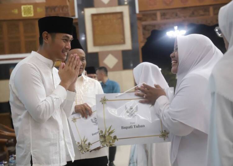 Bupati Tuban Berangkatkan Ribuan Muslimat NU Ikuti Harlah di Jakarta 