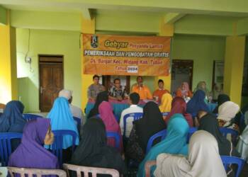Ratusan Lansia Desa Banjar – Tuban Terima Pengobatan Gratis.