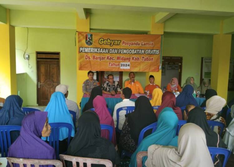 Ratusan Lansia Desa Banjar – Tuban Terima Pengobatan Gratis.