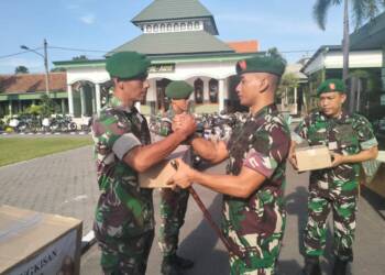 Bulan Bakti TNI Polri, Dandim Lamongan Berangkatkan Pendistribusian Bantuan Pangan.