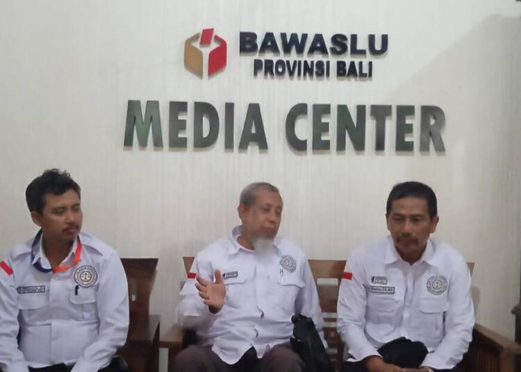 Tim Hukum Nasional AMIN Datangi Kantor Bawaslu Bali