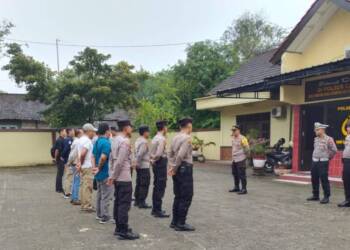 Polsek Laren Terima BKO Polres Lamongan, Perkuat Pengamanan Pleno Terbuka di Kecamatan Laren