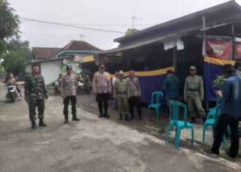 Kapolsek Laren Pastikan PSU di TPS 3 Desa Pelangwot Kondusif