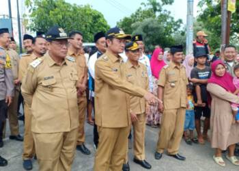 Kapolsek Bersama Forkopimcam Laren Dampingi Bupati dan Wabup Gelar Baksos di Kecamatan Laren
