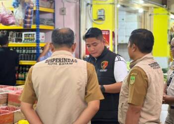 Sidak Pasar di Kepri, Tim Gabungan Pastikan Ketersediaan Pangan Jelan Idul Fitri 1445 H.
