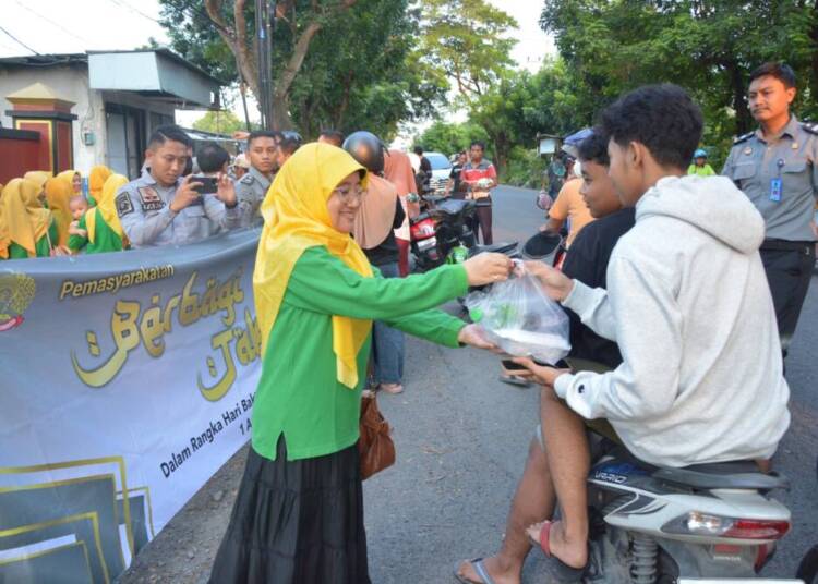Berkah Ramadan, PIPAS dan Petugas Lapas Lamongan Berbagi Takjil