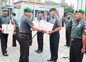 Dandim Bojonegoro Bagikan Bingkisan Lebaran
