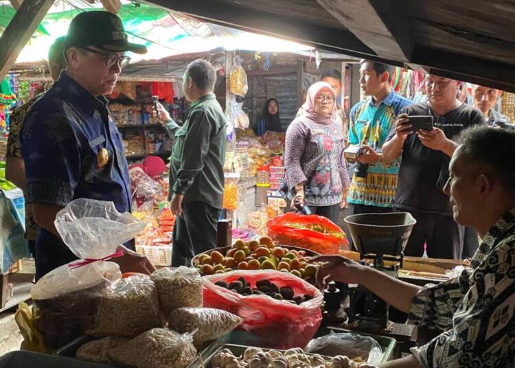 Jelang Lebaran, Pj Bupati Bojonegoro dan Forkopimda Sidak Pasar 
