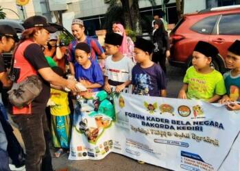 FKBN Kediri Raya Bareng Sejumlah Instansi Berbagi Takjil dan Santuni Yatim