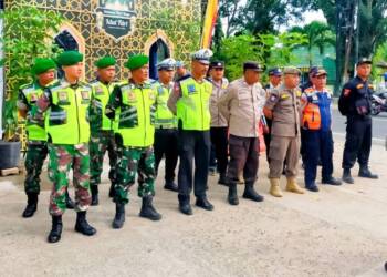 Babinsa Kodim Bojonegoro nge-Pam Lebaran Bareng Instansi Terkait