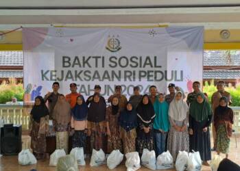 Peduli! Kejari Tuban Salurkan 1300 Paket Sembako Program Kejaksaan RI