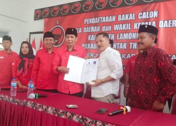 Haji Sukandar Daftar Bacawabup ke DPC PDI-P Kabupaten Lamongan