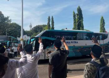 Mas Bupati Bersama Kepala Kemenag Tuban Lepas Keberangkatan CJH