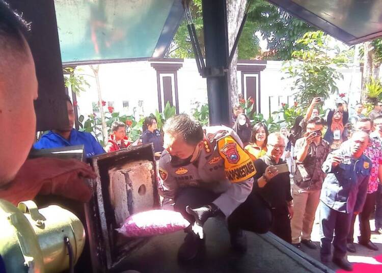 Lagi, Polrestabes Surabaya Musnahkan 40,8 Kg Sabu dan 26.019 Pil Ekstasi Jaringan Sumatera – Jawa