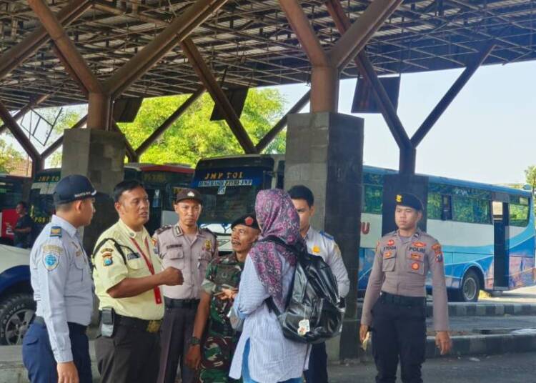 Personel Gabungan Patroli di Terminal Purabaya, Sukseskan WWF 2024 Bali