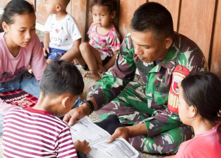 Satgas TMMD 120 Kodim Bojonegoro Memotivasi Belajar Anak-anak