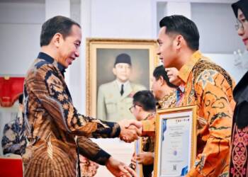Bupati Tuban Terima Penghargaan SPBE dari Presiden Jokowi