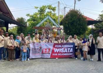 Peserta Pekan Batik dari Berbagai Daerah Ikuti Famtrip Keliling Wisata Bojonegoro
