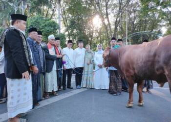 Serahkan Hewan Kurban, Pj Bupati Bojonegoro: Tumbuhkan kepekaan Sosial