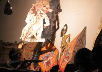 Semarak! Pagelaran Wayang Kulit Puncak HUT ke-78 Bhayangkara di Tuban