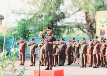 Kejari Lamongan Upacara Ziarah Peringati Hari Bakti Adhyaksa ke-64