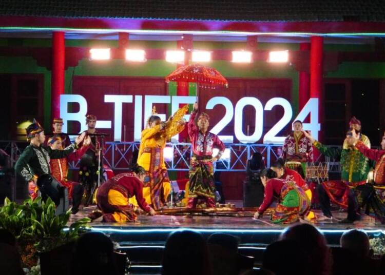 Semarak! B-TIFF di Wisata Edukasi Galeri Bengawan, Pengunjung Antusias