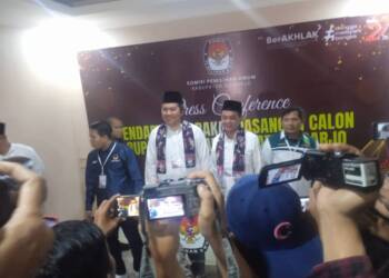 Diusung Sembilan Partai, Bapaslon Mas Iin – Edi Daftar ke KPU Sidoarjo di Detik Terakhir