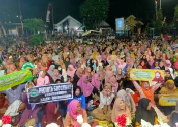 Sedeng Bersholawat, Para Pecinta Sholawat Padati Halaman Rumah Kades