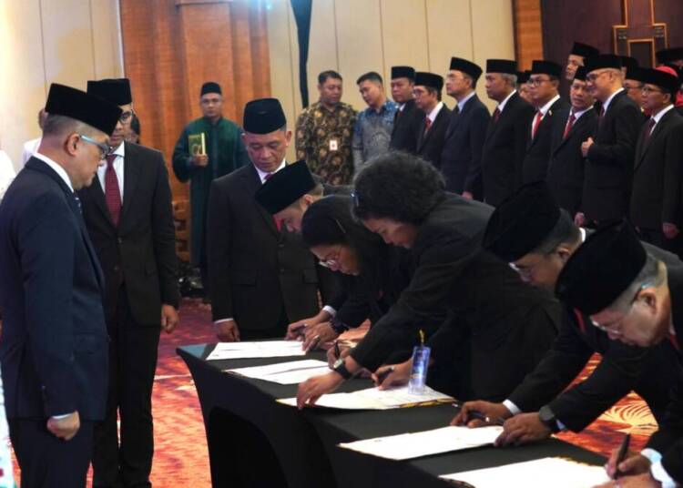 Dirjen AHU Lantik Anggota MPWN-MKNW Seluruh Indonesia di Bali