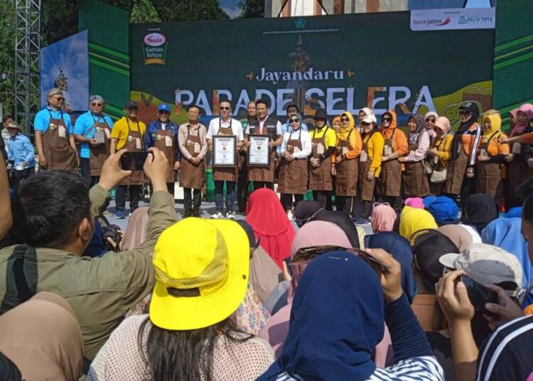 Kereen! Lontong Cecek Sidoarjo Pecahkan Rekor MURI