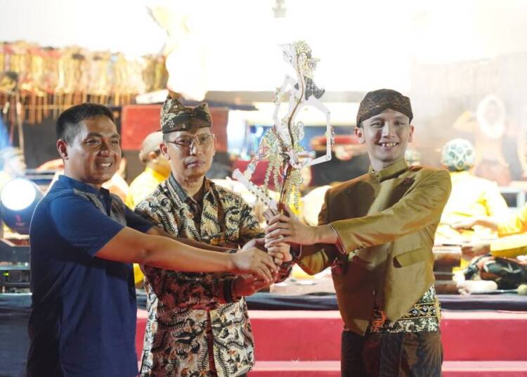 Hari Jadi ke-731, Pemkab Tuban ‘Nanggap’ Wayang Kulit
