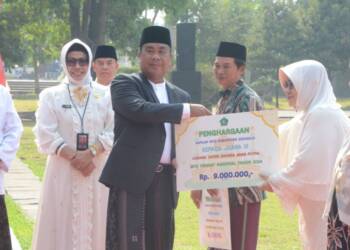 Peringati HSN 2024, Pemkab Sidoarjo Beri Penghargaan Santri Berprestasi