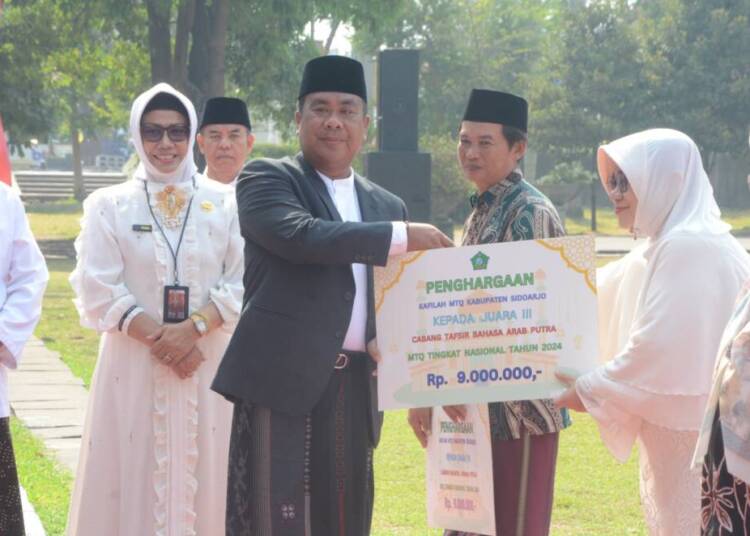 Peringati HSN 2024, Pemkab Sidoarjo Beri Penghargaan Santri Berprestasi