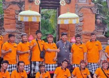 Seniman Kanti Molas Pamerkan Karya Lukisnya di Santrian Galery Sanur