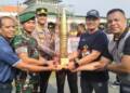 Pemberian Hadiah Turnamen Tiga Pilar Warnai Jumat Sehati di Makodim Lamongan