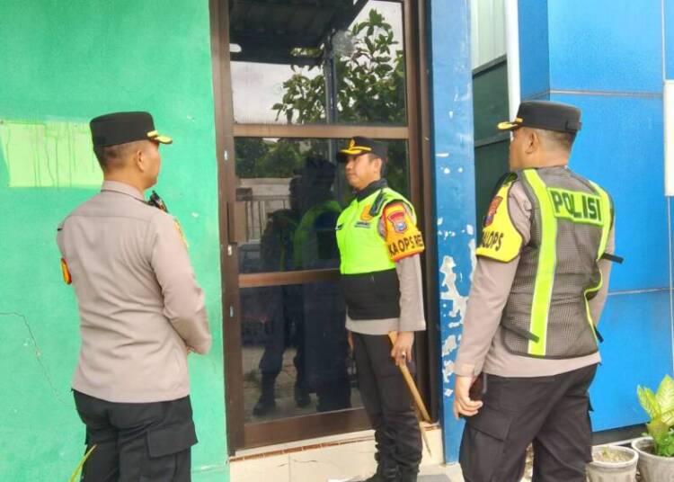 Kapolres Bojonegoro Cek Proses Rekapitulasi Penghitungan Perolehan Suara PPK Padangan