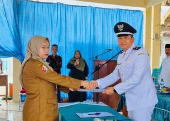 Kades Margoagung Resmi Lantik Uswatun Nisa’ Tahbiliyah Jabat Sekdes