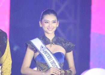 Adinda Cresheilla Ramaikan Batik Tuban Fashion and Street Carnival 2024