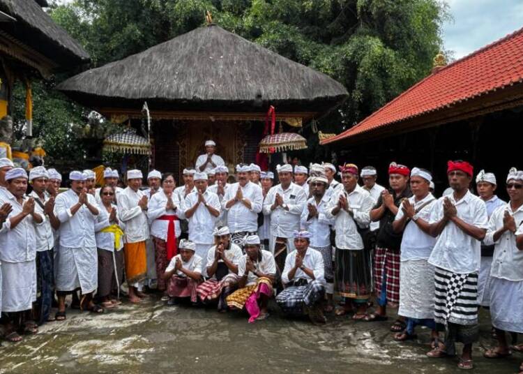 Wayan Koster Ngaturang Paramasuksema di 58 Pura Selama 9 Hari