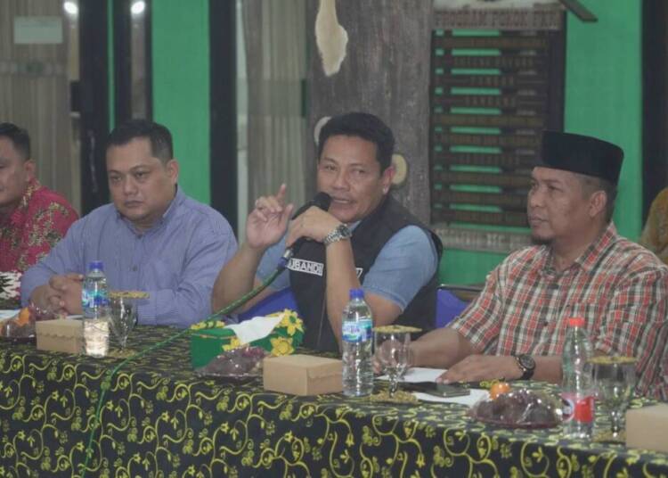 Plt Bupati Sidoarjo Mediasi Warga Sidokerto dengan Kepala Desa