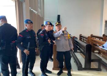 Jelang Misa Natal, Polisi Sterilisasi Gereja di Sidoarjo