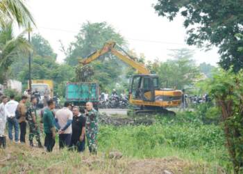 Plt Bupati Subandi Bersama Warga Sidoarjo Bersih-bersih Sungai Wunut