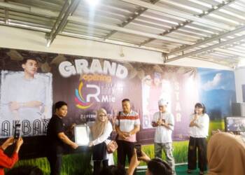 Meriah! Grand Opening Warkop “Rindu Mie” Bersama Mama Lela dan Akbar