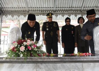 Plt. Bupati Subandi Ziarah ke Makam Mantan Bupati Sidoarjo Terdahulu di Harjasda ke-166