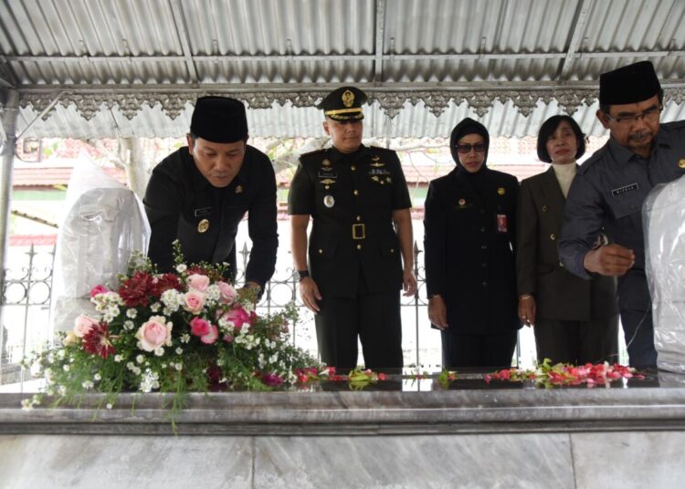 Plt. Bupati Subandi Ziarah ke Makam Mantan Bupati Sidoarjo Terdahulu di Harjasda ke-166