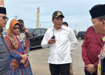 Plt Bupati Sidoarjo Subandi Sidak Jalan Rusak di Banjar Kemuning