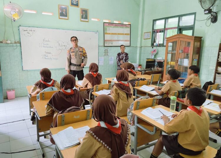 Polsek Krembung Edukasi Bahaya Bullying ke Pelajar SDN 1 Kedungsumur