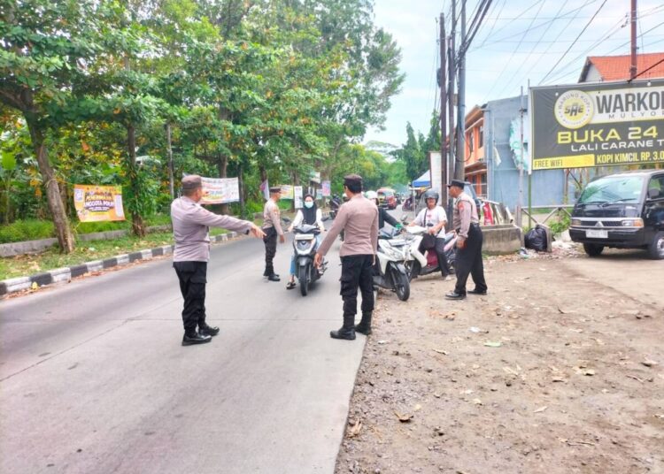 Polsek Sedati Edukasi Pentingnya Keselamatan Berkendara