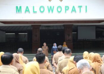 Wabup Nurul Pimpin Apel di Halaman Pendopo Malowopati