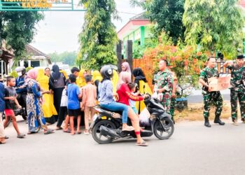 Koramil Kasiman Bojonegoro Berbagi Takjil